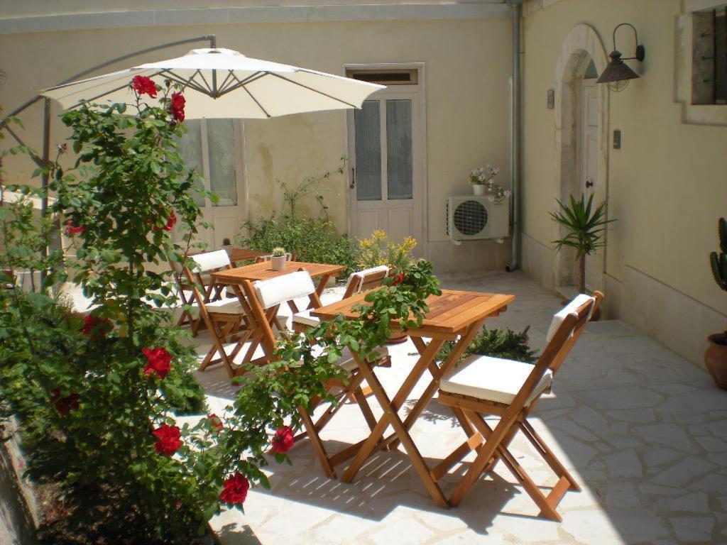 Chicchi Di Melograno Bed & Breakfast Модика Екстериор снимка