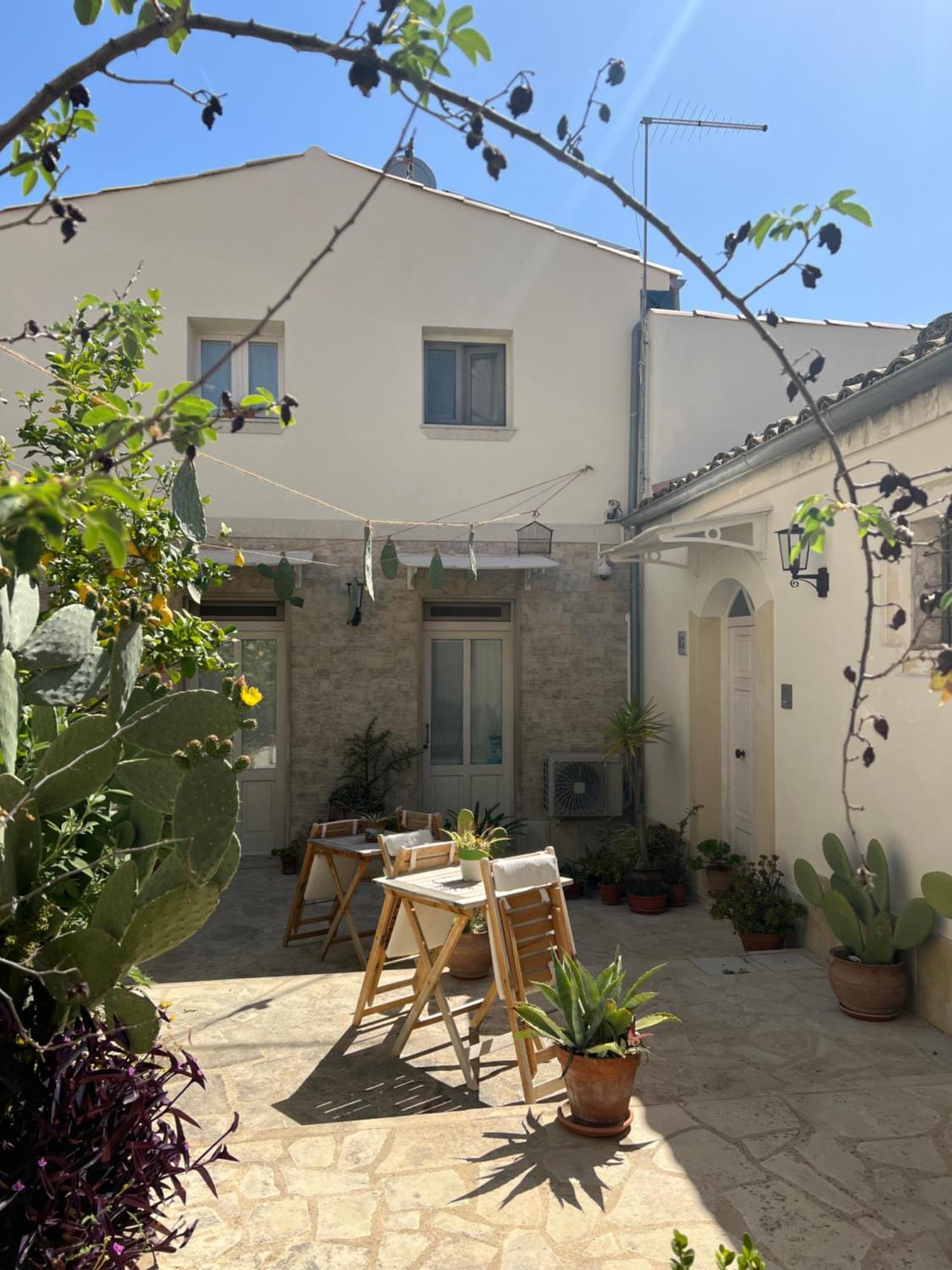Chicchi Di Melograno Bed & Breakfast Модика Екстериор снимка